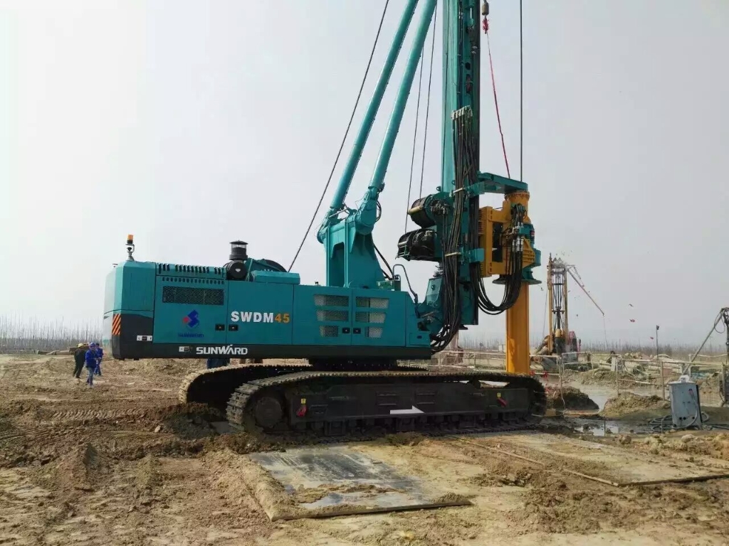 113.98米！尊龙凯时ag智能大型旋挖钻机三门峡大桥精彩处子秀