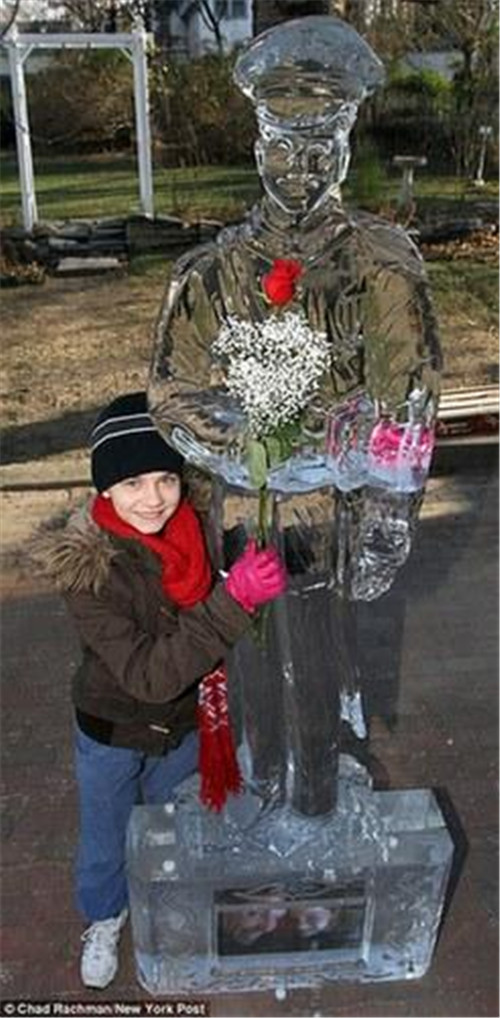 320名圣诞老人整体冲浪？八一八圣诞节奇闻趣事