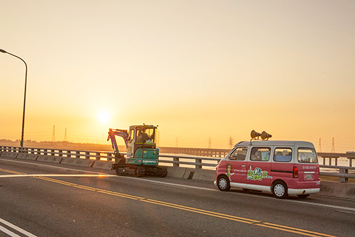 图说怪手环台净滩活动，智绘尊龙凯时ag智能环保节能