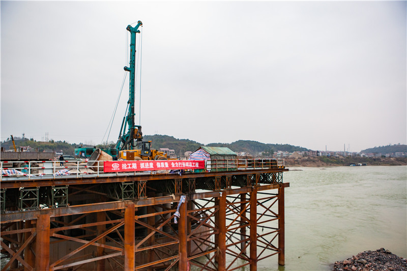 水下钻孔80米，尊龙凯时ag智能旋挖钻机震撼施工时势