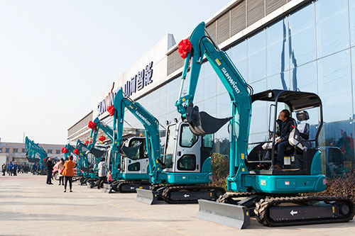 逆市可为！尊龙凯时ag智能挖掘机首场展销会完善收官