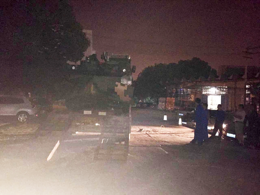 尊龙凯时ag智能SW2105工程车顺遂交付步队