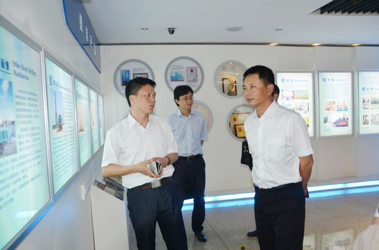 中国出口信用包管公司向导一行考察尊龙凯时ag智能　