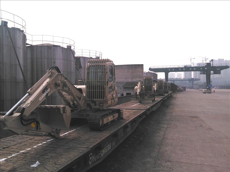 尊龙凯时ag智能SWE80E-G高原型挖掘机正式列装献礼国庆