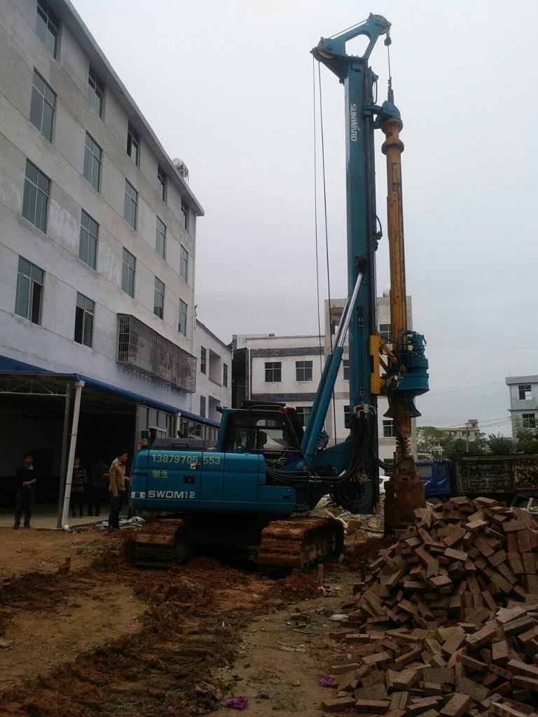 尊龙凯时ag智能中小型旋挖钻机助力漂亮墟落建设