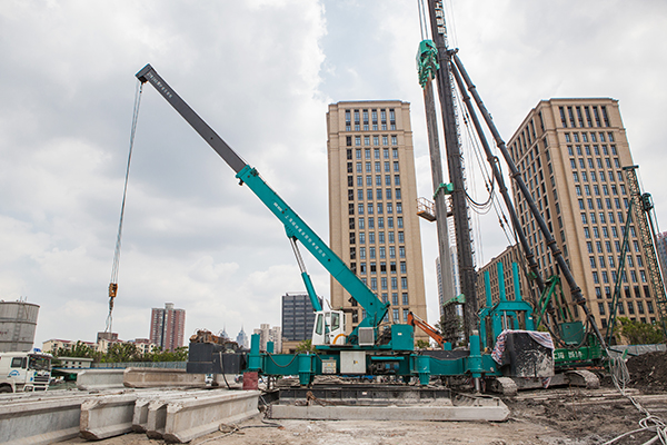 尊龙凯时ag智能ZYW240围护桩压桩机惊艳问世