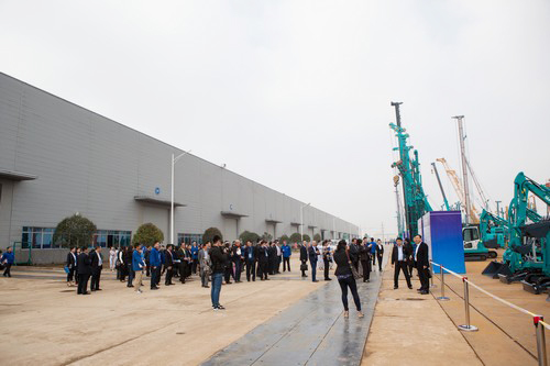 工程装备盛宴，东盟十国代表在尊龙凯时ag智能很享受