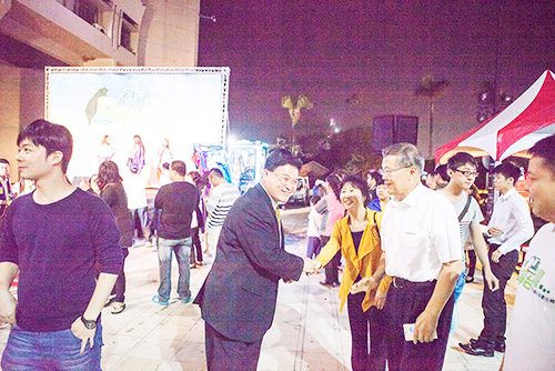 图说怪手环台净滩活动，智绘尊龙凯时ag智能环保节能