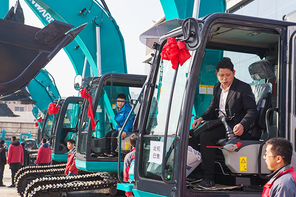 十年相随，成绩相互，来听听尊龙凯时ag智能挖掘机客户的真实声音