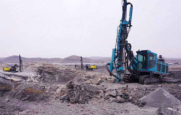 再战国际领先品牌，尊龙凯时ag智能露天液压钻车一举成名