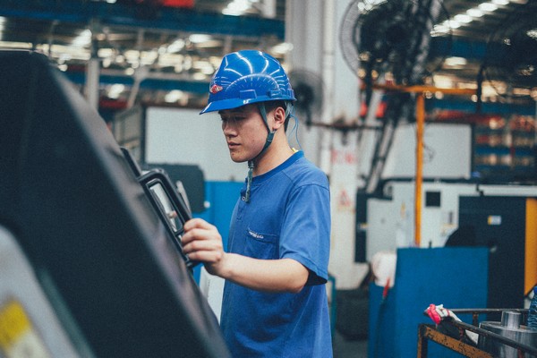 曾梦想当厨师，却成数控车工巨匠