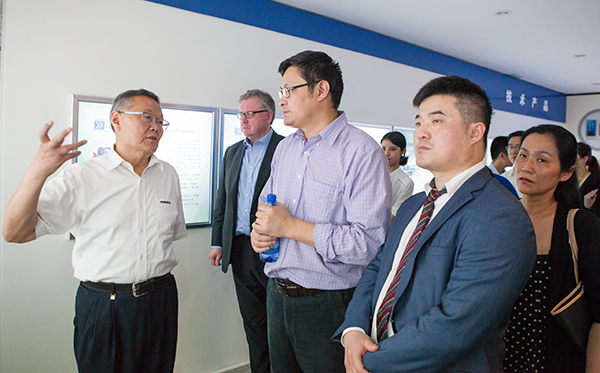 加拿大国聚会员谭耕一行来尊龙凯时ag智能考察