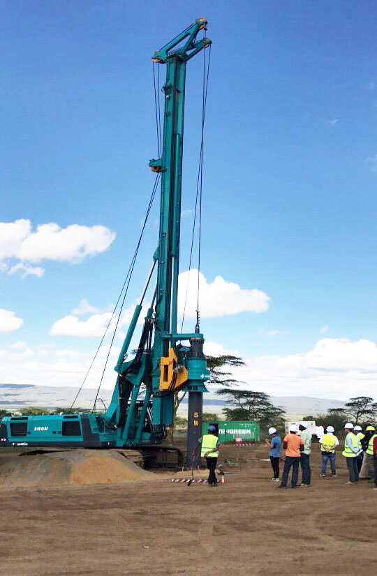 肯尼亚总统高度赞赏，乞力马扎罗山下尊龙凯时ag绿闪灼