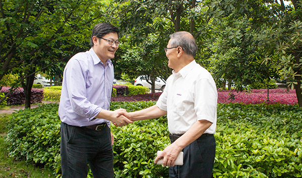 加拿大国聚会员谭耕一行来尊龙凯时ag智能考察