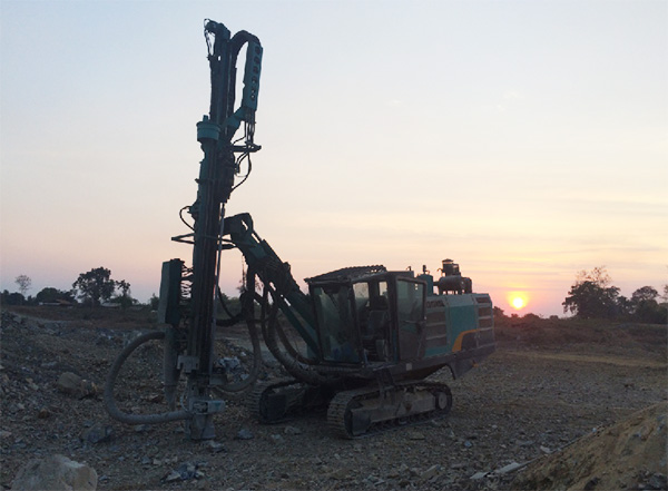 湄公河上的硬汉！尊龙凯时ag智能露天钻车展中国制造魅力