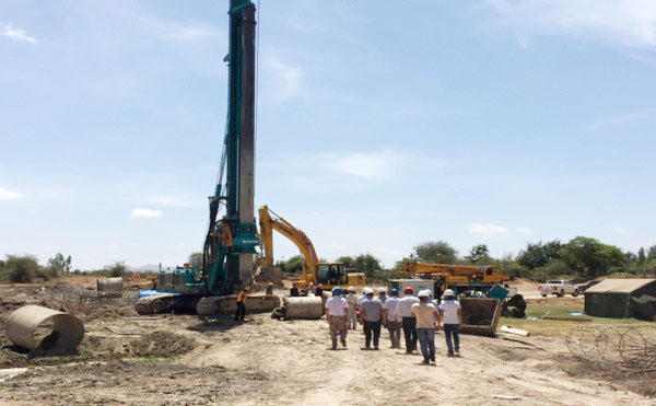 肯尼亚总统高度赞赏，乞力马扎罗山下尊龙凯时ag绿闪灼