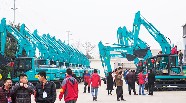 势不可挡，尊龙凯时ag智能挖掘机湖南市场订货会立异高