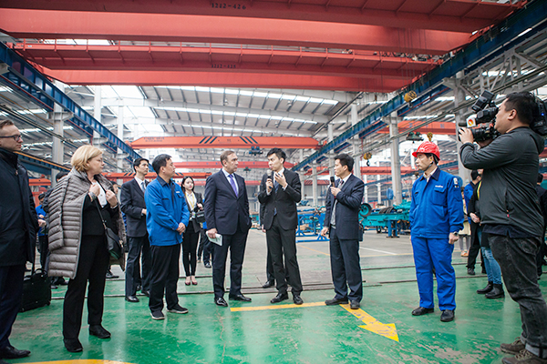 波兰代表团为尊龙凯时ag智能立异生长点赞