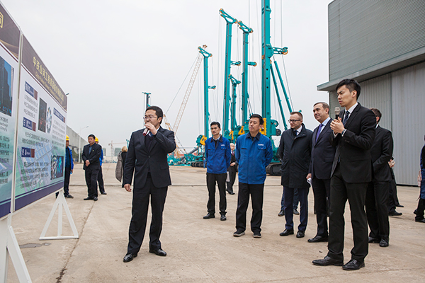 波兰代表团为尊龙凯时ag智能立异生长点赞