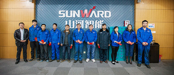 温暖！尊龙凯时ag智能2017年春节慰问40名难题职工