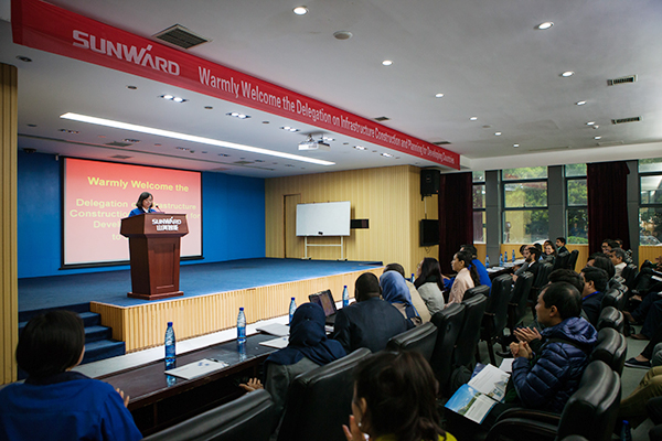 “一带一起”国家代表团到访尊龙凯时ag智能，感受“大开眼界”