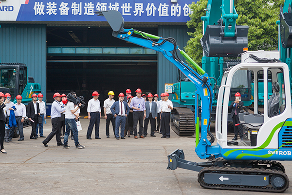 加拿大国聚会员谭耕一行来尊龙凯时ag智能考察