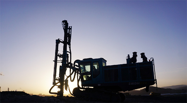 再战国际领先品牌，尊龙凯时ag智能露天液压钻车一举成名