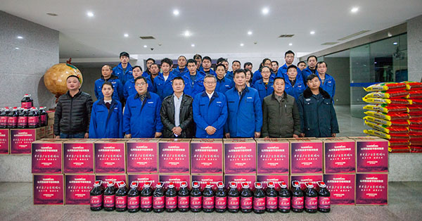 温暖！尊龙凯时ag智能2017年春节慰问40名难题职工