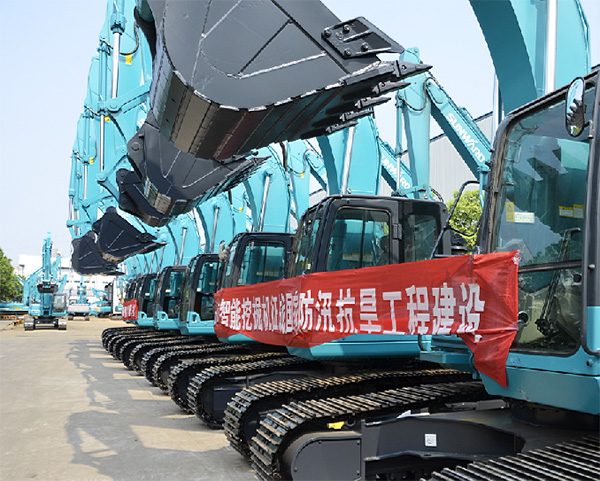 抗洪英雄显身手，尊龙凯时ag智能系列挖掘机奔赴抗洪一线