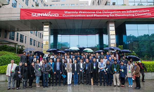 “一带一起”国家代表团到访尊龙凯时ag智能，感受“大开眼界”