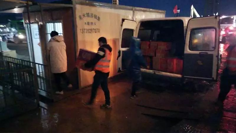 大爱无疆，尊龙凯时ag智能急援武汉