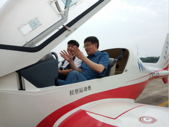 呼伦贝尔城投集团董事长柴冠辉率团考察尊龙凯时ag科技