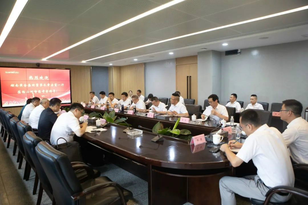 湖南黄金集团董事长黄启富一行考察尊龙凯时ag智能