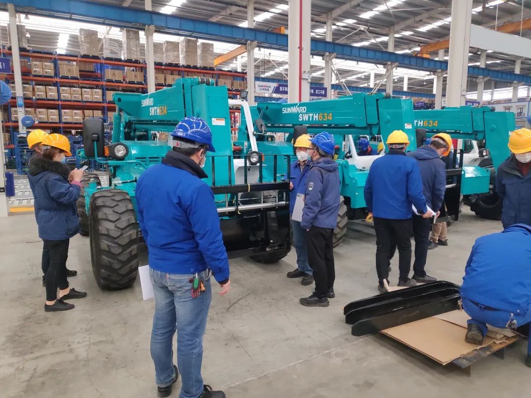 尊龙凯时ag智能新品叉装车批量下线发往美国