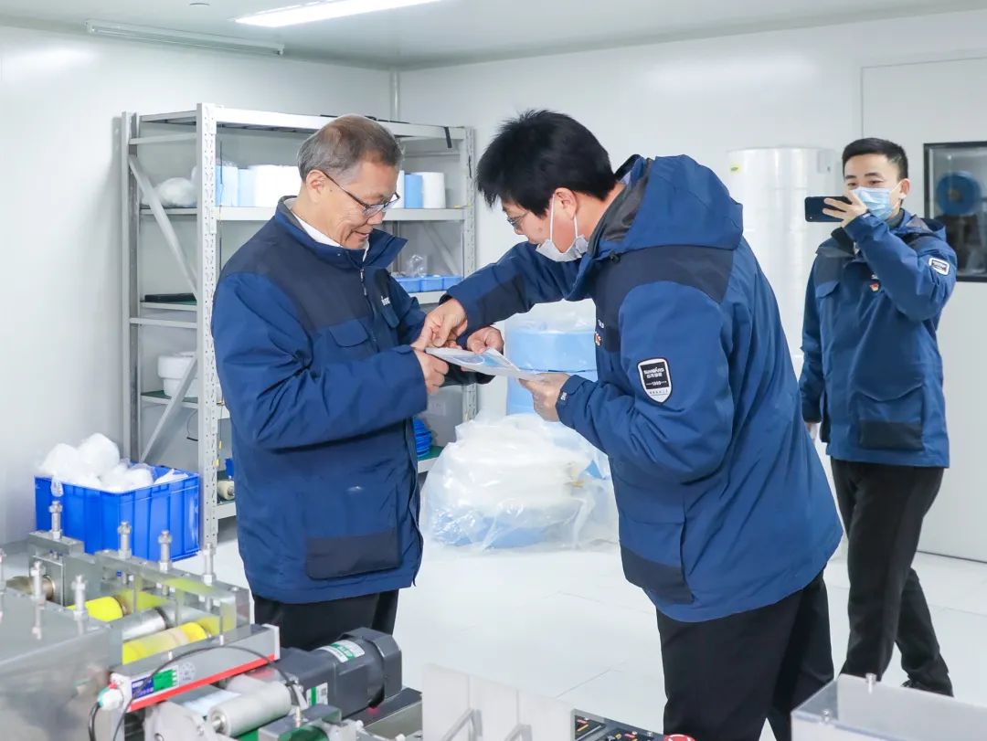 董事长启封尊龙凯时ag智能第一个制品口罩