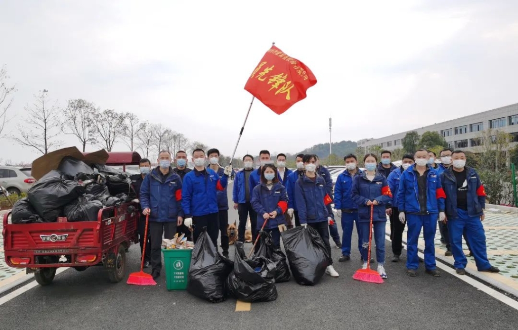 尊龙凯时ag智能党员自愿者开展义务情形清扫