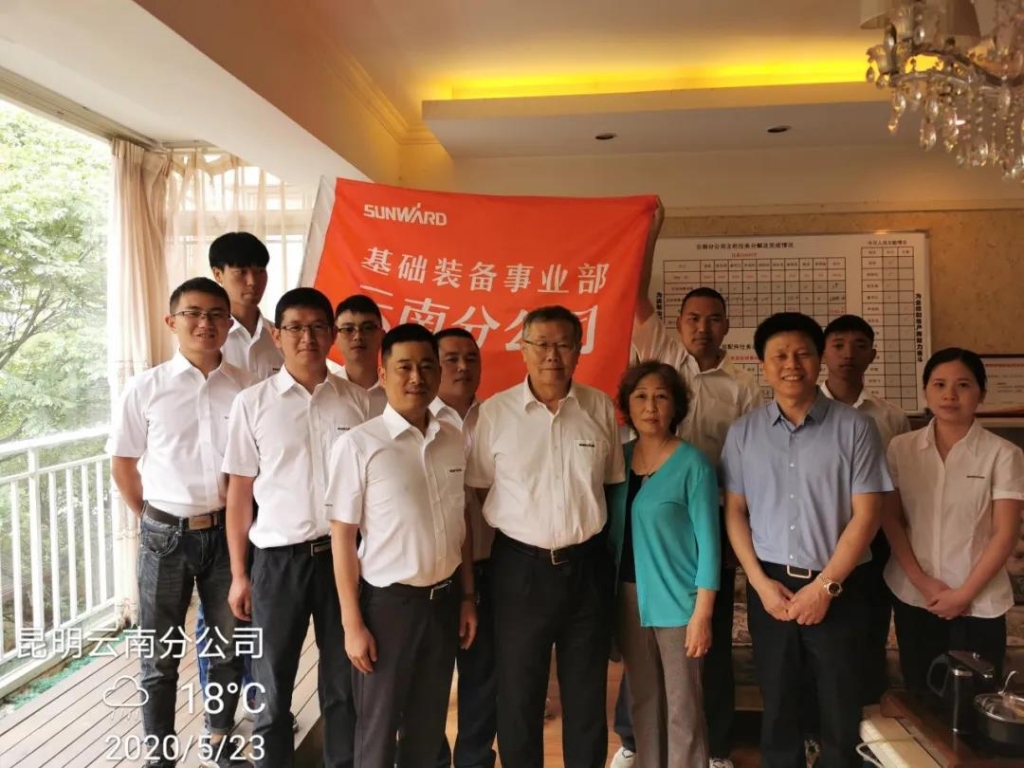 董事长何清华视察尊龙凯时ag智能基础装备事业部云南分公司