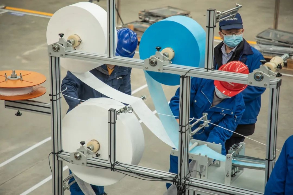 尊龙凯时ag智能首台口罩机交付客户