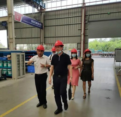 东莞客人考察尊龙凯时ag智能高空作业装备