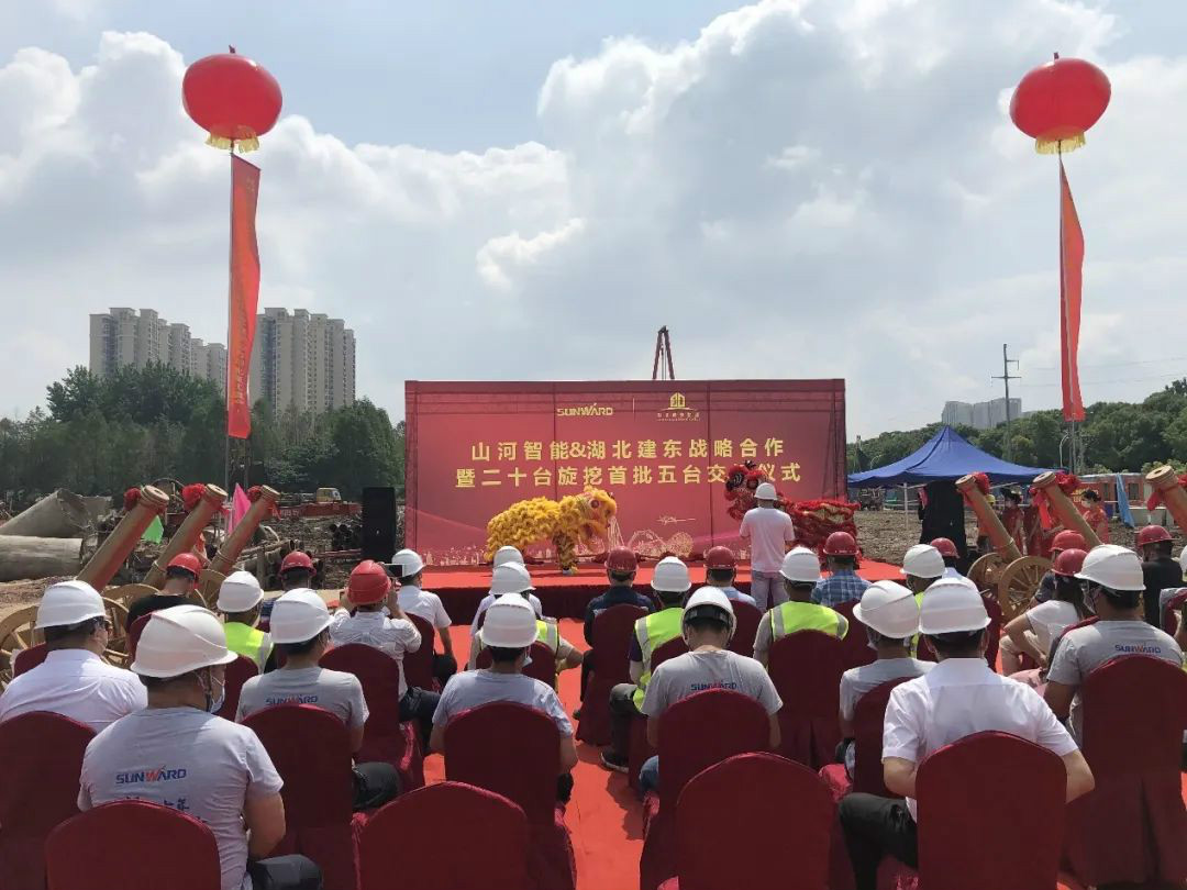 扬帆荆楚大地——尊龙凯时ag智能旋挖钻机批量交付