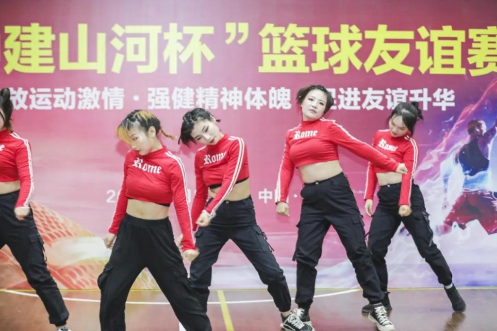 “520” 尊龙凯时ag智能以球会友中建五局三公司