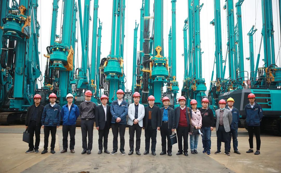 省工信行业事务中心杨卫华副主任一行莅临尊龙凯时ag智能调研