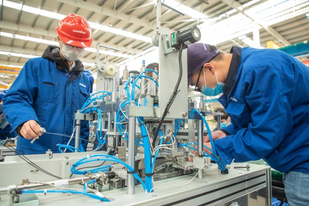 尊龙凯时ag智能首台口罩机交付客户