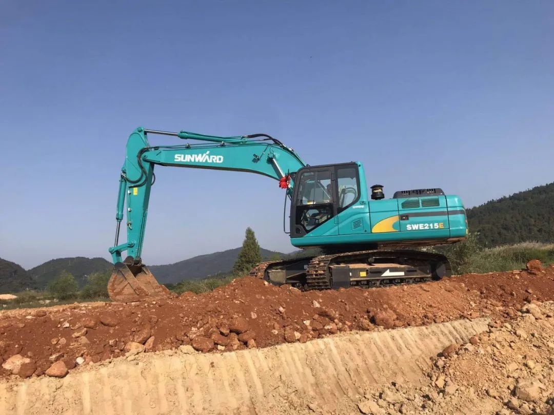 常益长高铁复工，网红“小蓝”来资助