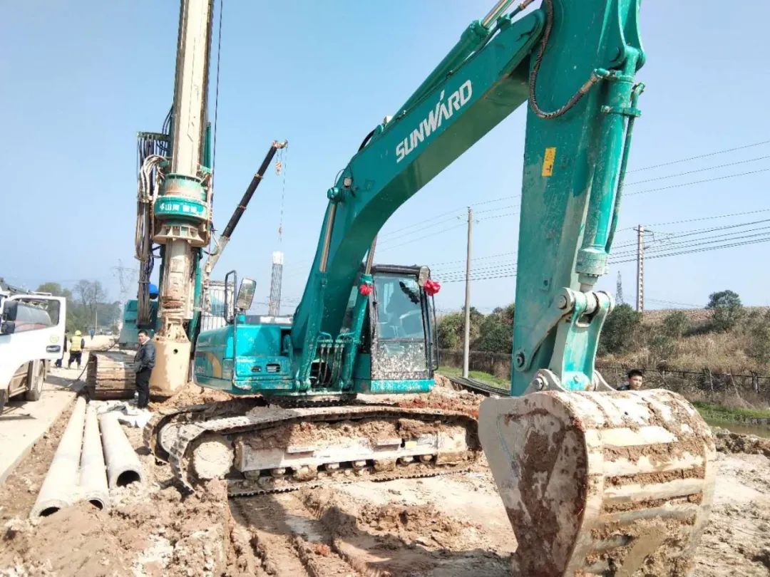 常益长高铁复工，网红“小蓝”来资助