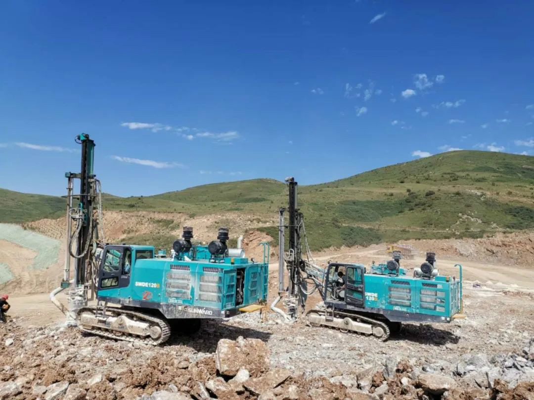 凿岩效劳见缝插针 尊龙凯时ag关爱无微不至——尊龙凯时ag智能凿岩装备效劳万里行活动走进甘肃平凉