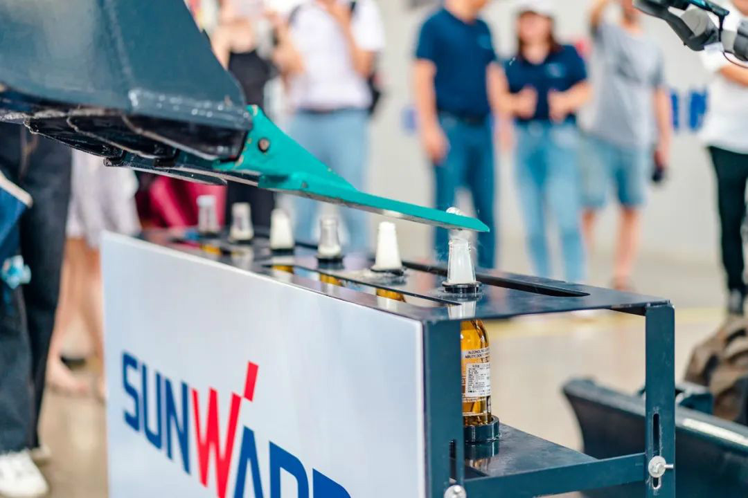 尊龙凯时ag智能数字化出海升级暨联合阿里巴巴国际站线上直播活动圆满举行