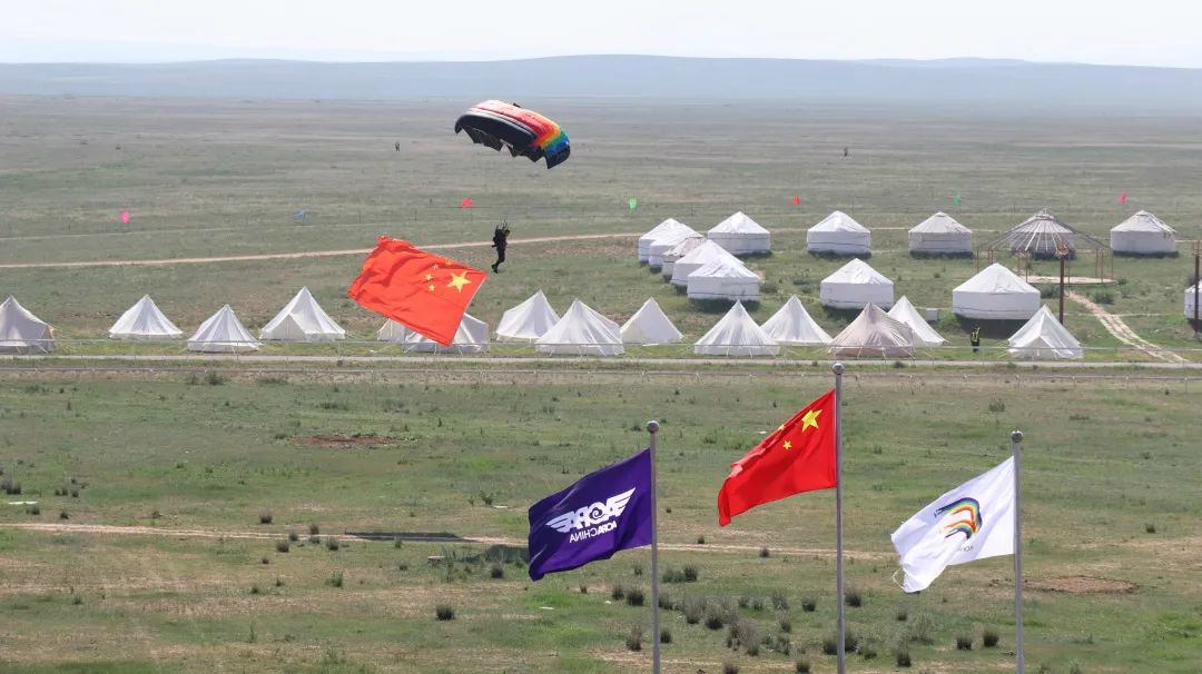 乌兰察布大草原,我来啦! 尊龙凯时agSA60L阿若拉飞机“惊艳”航行大会