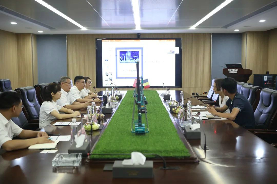 比利时商务领事到访尊龙凯时ag智能