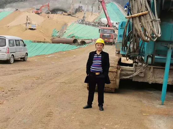 从事基础施工32年的老行家为尊龙凯时ag智能旋挖钻机代言